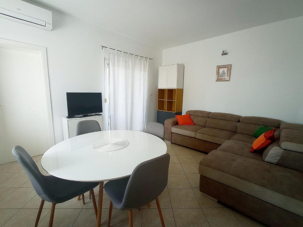 Apartments With A Parking Space Bilo, Primosten - 12868 מראה חיצוני תמונה